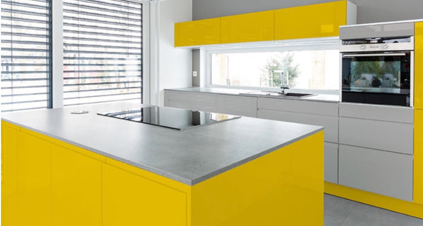 giallo e grigio pantone 2021