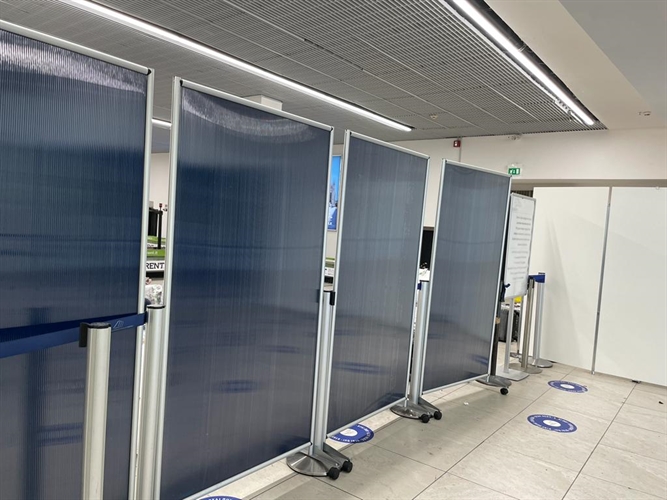 pannelli divisori policarbonato aeroporto