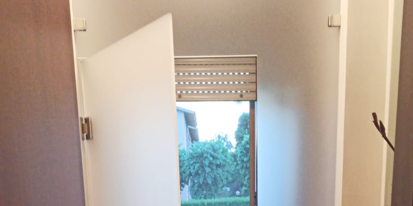 divisorio in plexiglass satinato per bagno