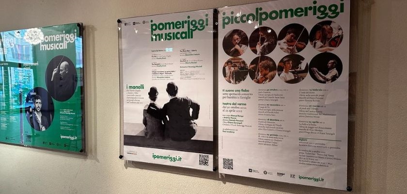 espositore_da_parete_in_policarbonato